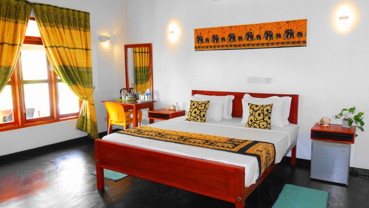 Regina Beach Bungalow Trincomalee Exterior photo