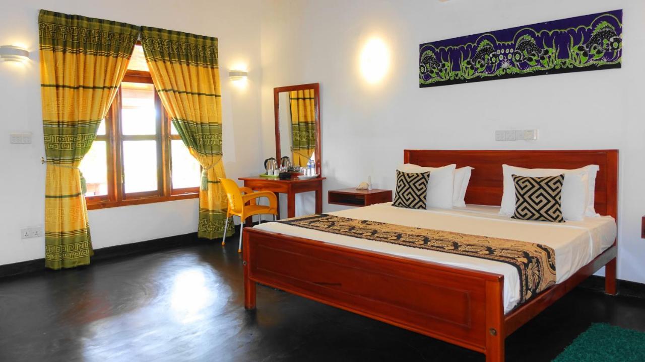 Regina Beach Bungalow Trincomalee Exterior photo