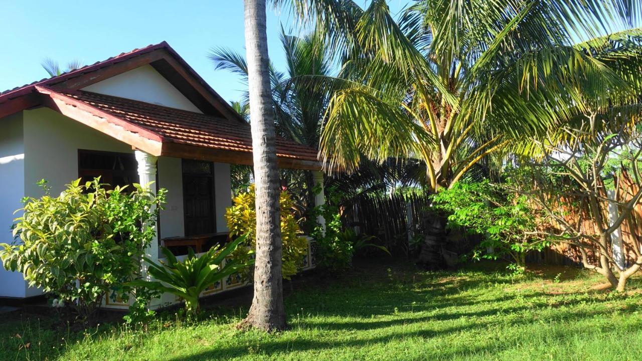 Regina Beach Bungalow Trincomalee Exterior photo