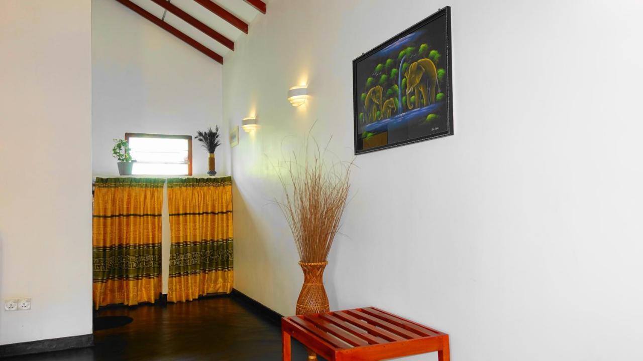 Regina Beach Bungalow Trincomalee Exterior photo