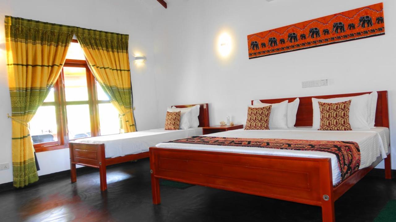 Regina Beach Bungalow Trincomalee Exterior photo