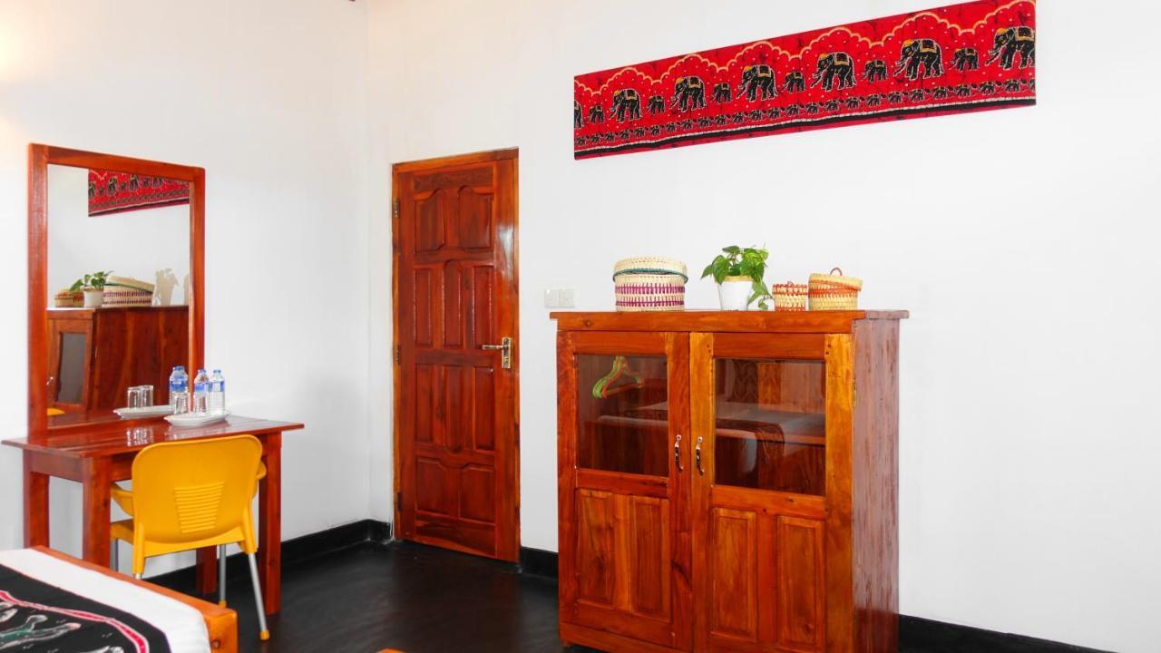 Regina Beach Bungalow Trincomalee Exterior photo