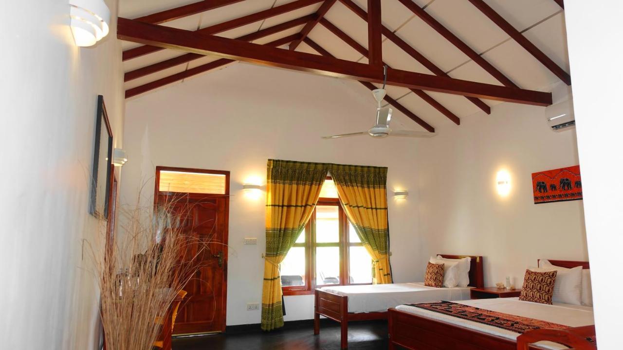 Regina Beach Bungalow Trincomalee Exterior photo