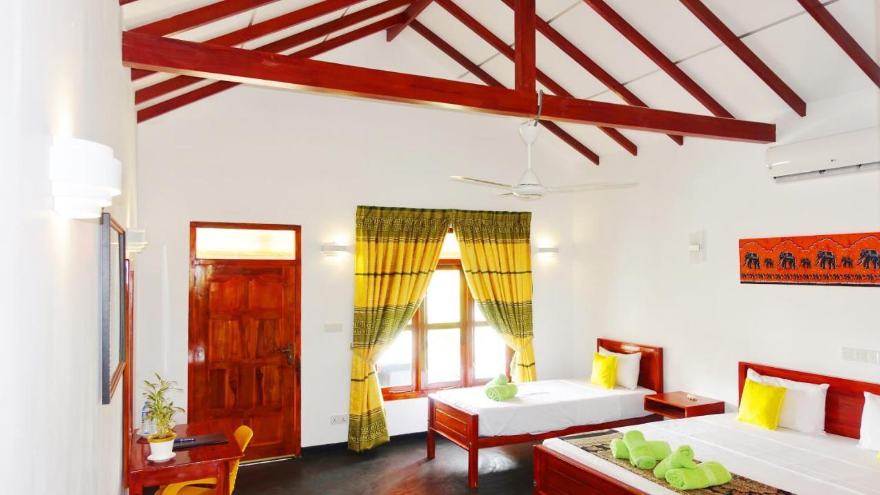 Regina Beach Bungalow Trincomalee Exterior photo