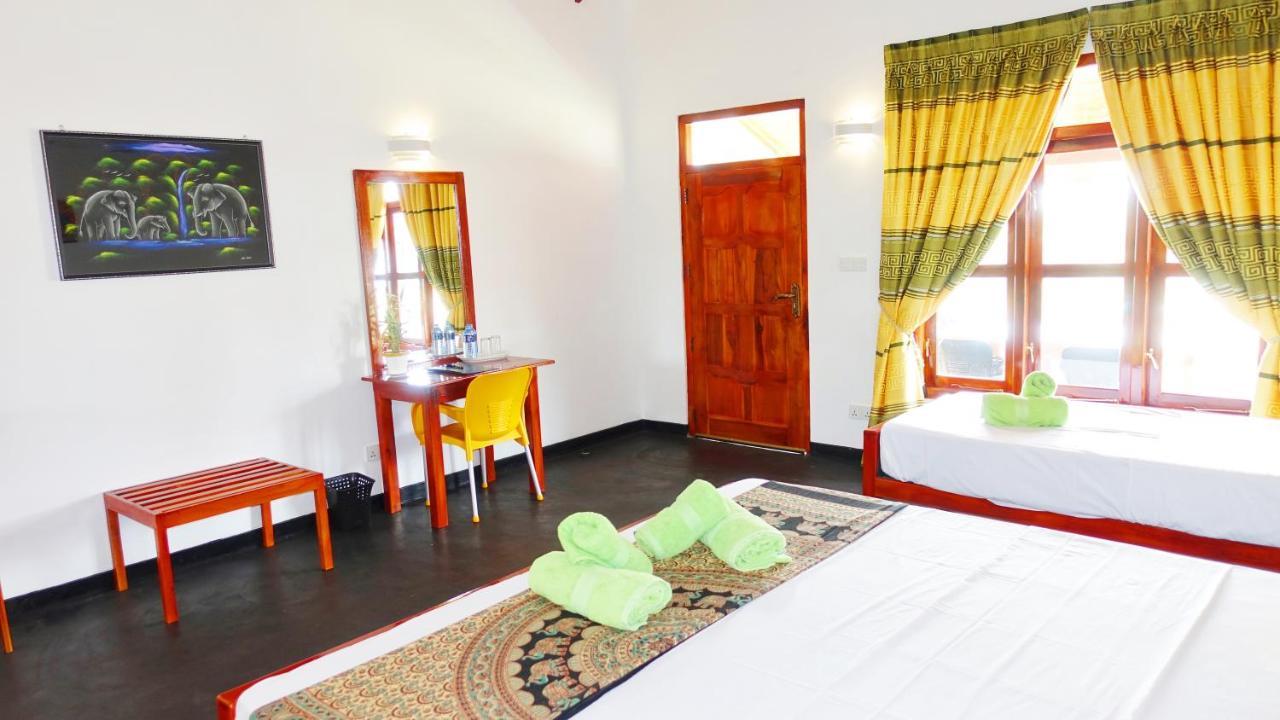 Regina Beach Bungalow Trincomalee Exterior photo