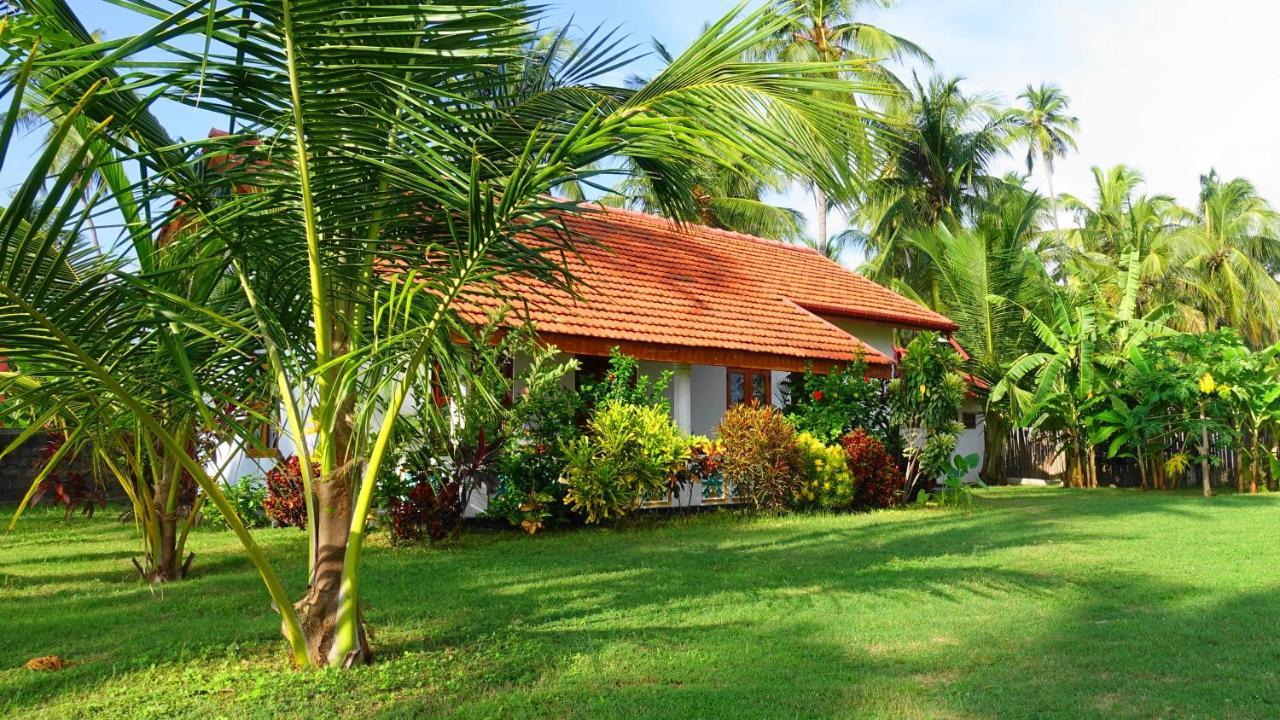 Regina Beach Bungalow Trincomalee Exterior photo